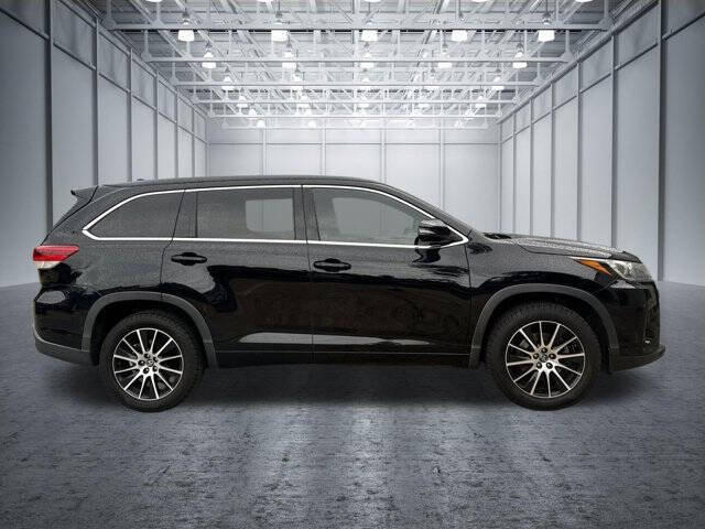 2017 Toyota Highlander SE
