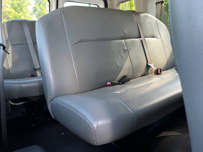 2009 Ford E-Series E-350 SD XLT