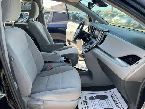 2018 Toyota Sienna LE 8-Passenger