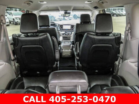 2024 Chrysler Pacifica Plug-In Hybrid Select
