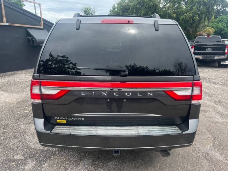 2017 Lincoln Navigator Select