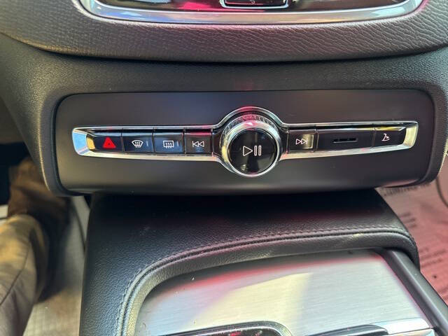 2022 Volvo XC90 T5 Momentum