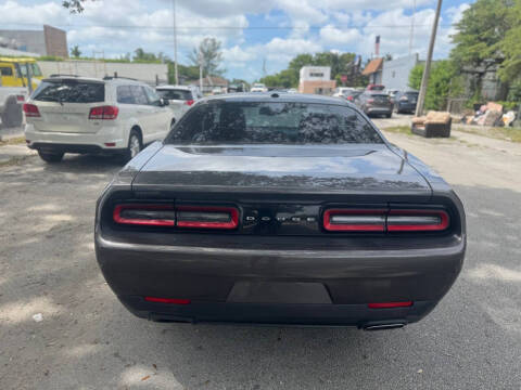 2016 Dodge Challenger SXT
