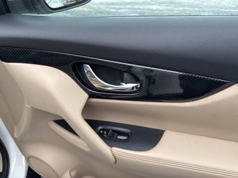 2017 Nissan Rogue SL