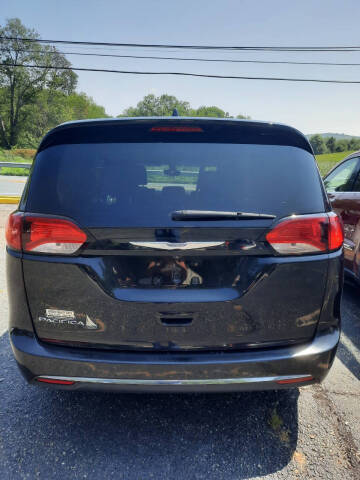 2017 Chrysler Pacifica Touring-L