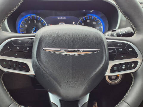 2025 Chrysler Voyager LX