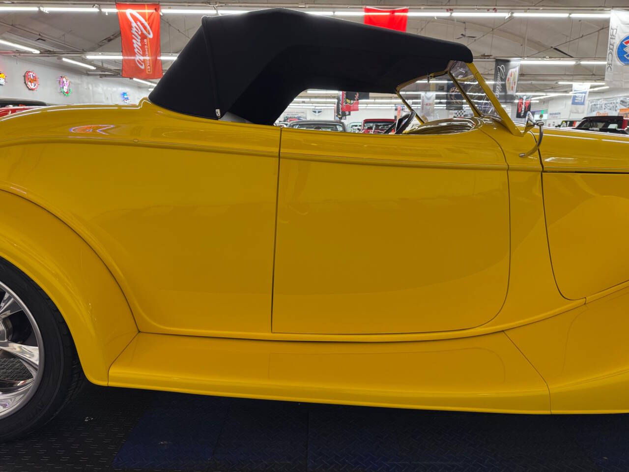 1933 Ford Roadster 29