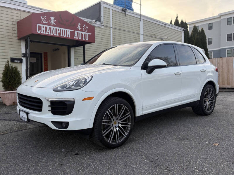 2017 Porsche Cayenne Platinum Edition's photo