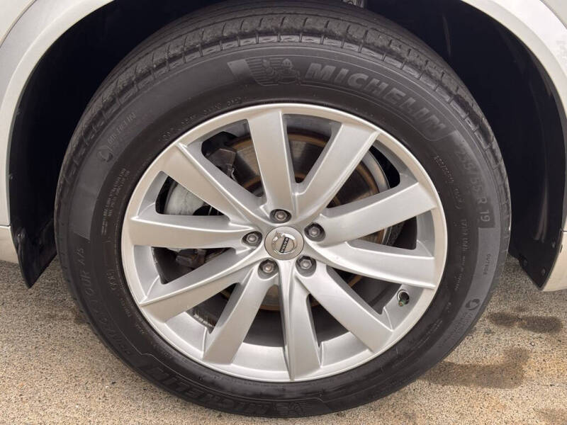 2016 Volvo XC90 T6 Momentum