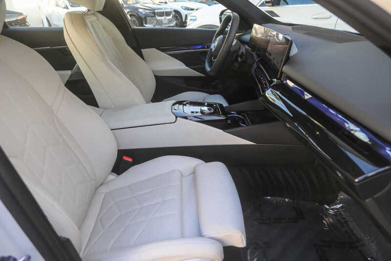 2025 BMW i5 eDrive40