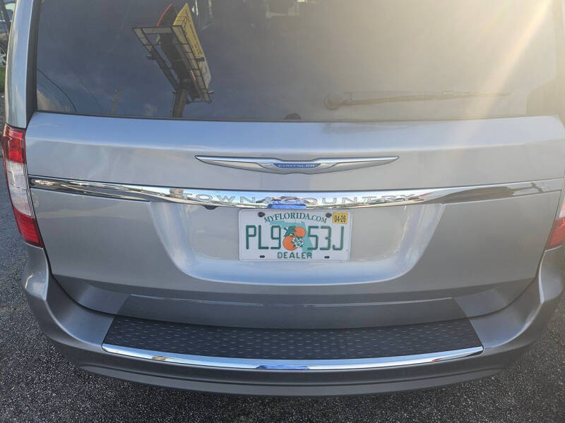 2016 Chrysler Town and Country Touring