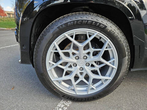 2024 Land Rover Defender 110 V8 P525