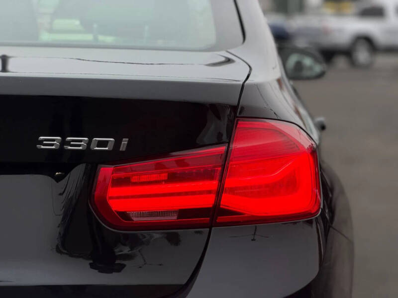 2018 BMW 3 Series 330i xDrive