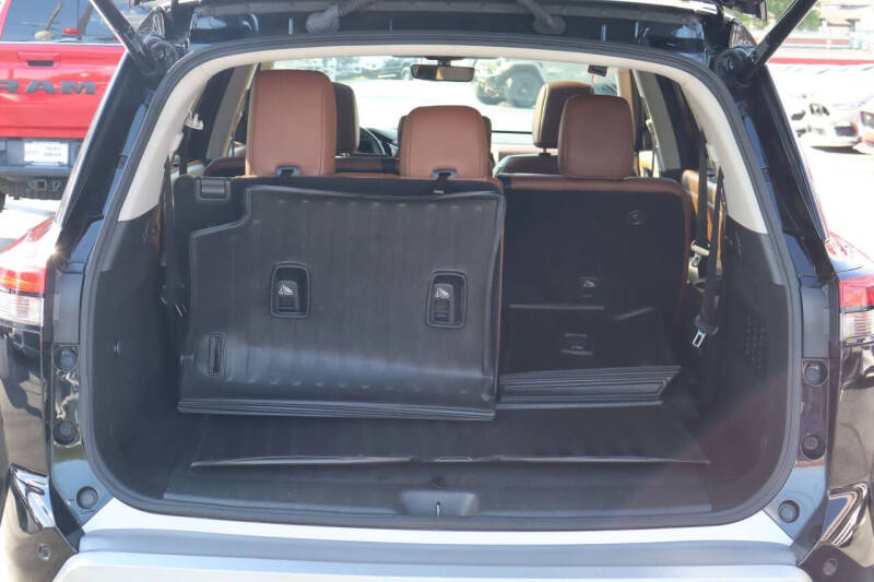 2023 Nissan Pathfinder Platinum