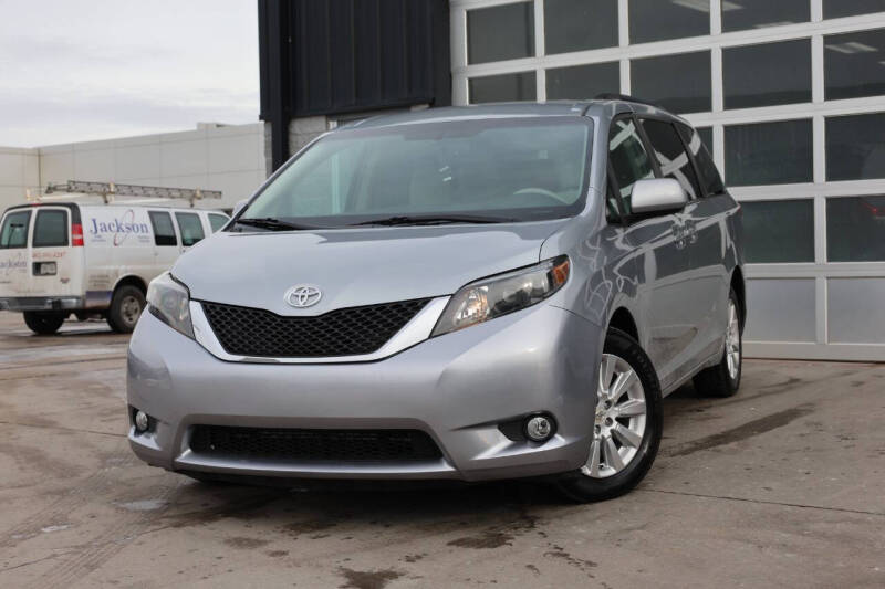 2011 Toyota Sienna LE 7-Passenger