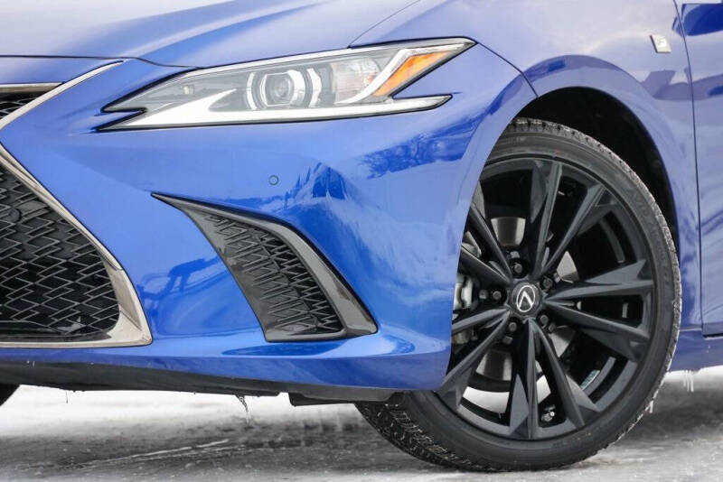 2022 Lexus ES 300h F SPORT