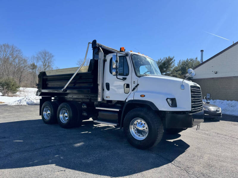 2016 Freightliner 114 SD