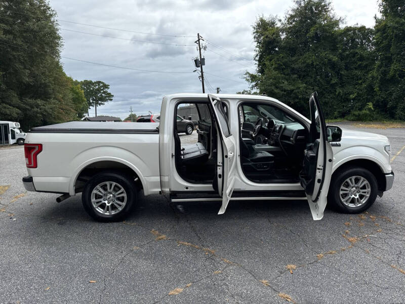 2016 Ford F-150 Lariat photo 25