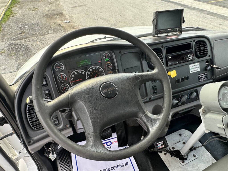 2019 Freightliner M2 106