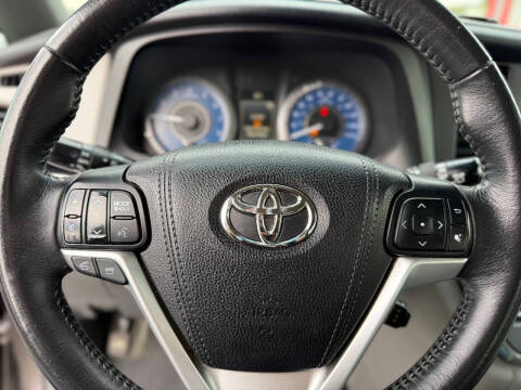 2016 Toyota Sienna XLE 8-Passenger