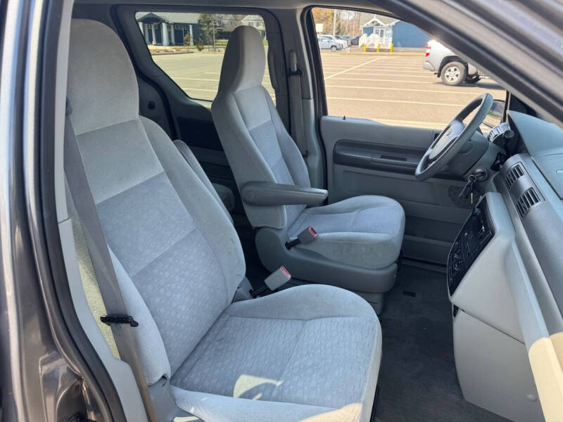 2004 Ford Freestar S