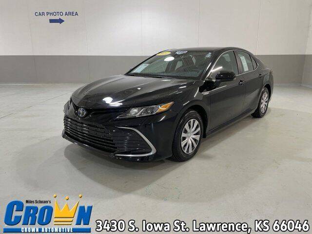2021 Toyota Camry Hybrid for sale at Crown Automotive of Lawrence Kansas in Lawrence KS