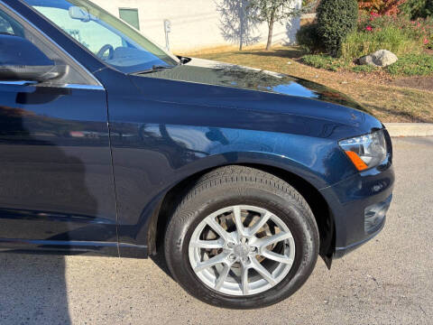 2011 Audi Q5 2.0T quattro Premium Plus