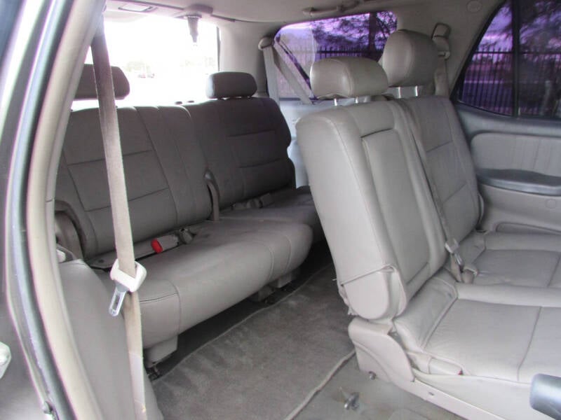 2006 Toyota Sequoia Limited photo 21