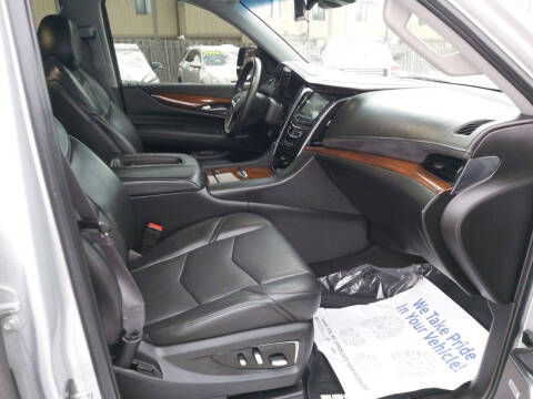 2017 Cadillac Escalade Luxury