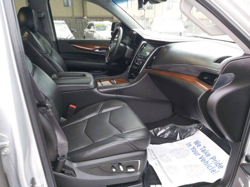 2017 Cadillac Escalade Luxury