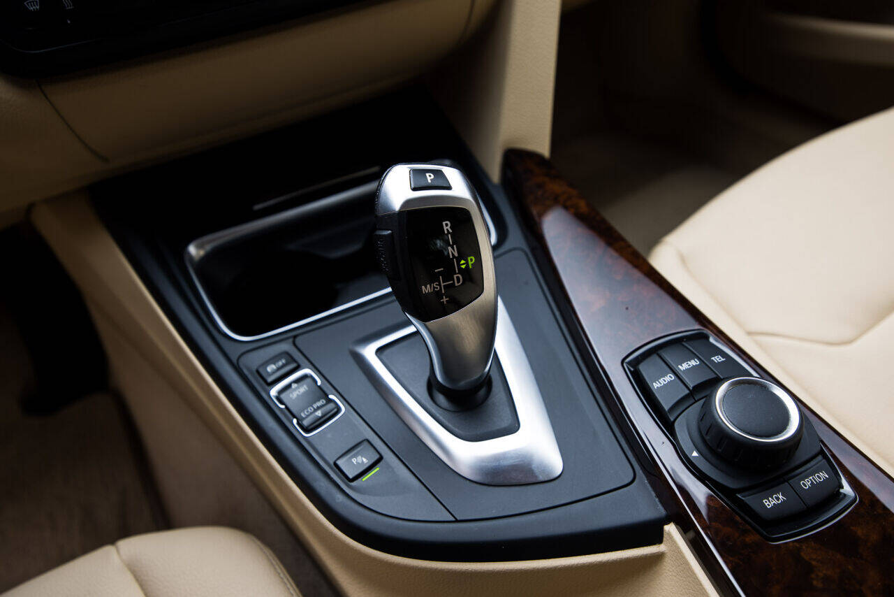2015 BMW 3 Series 22