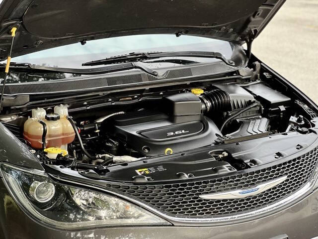 2017 Chrysler Pacifica Touring-L