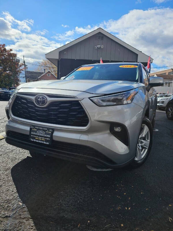 2023 Toyota Highlander LE's photo