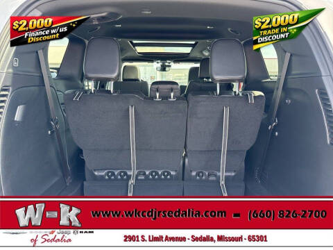 2027 Chrysler Pacifica Select