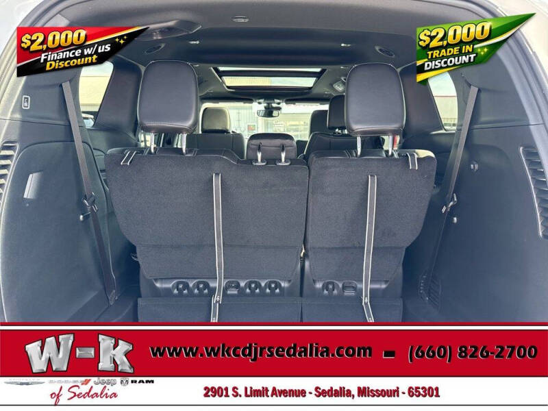 2027 Chrysler Pacifica Select