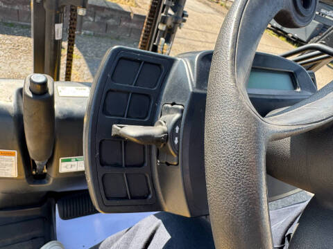 2017 Yale GLP030V