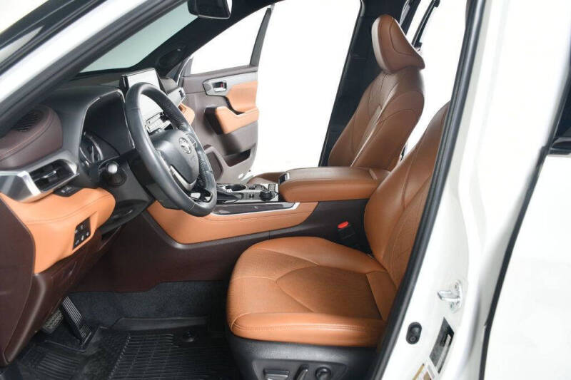 2022 Toyota Highlander Platinum