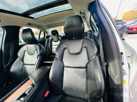 2021 Volvo S60 T6 Momentum