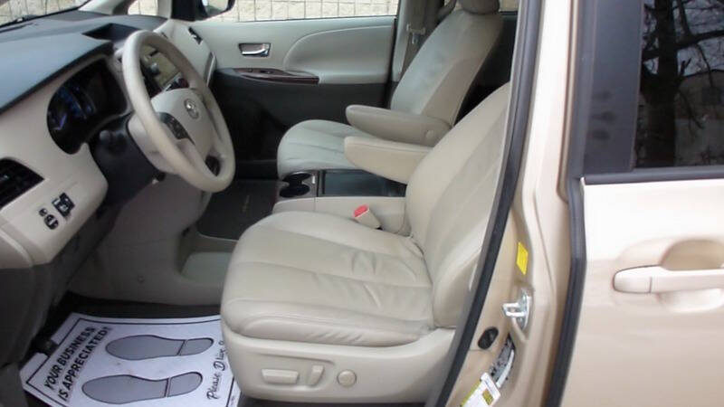 2011 Toyota Sienna XLE 8-Passenger