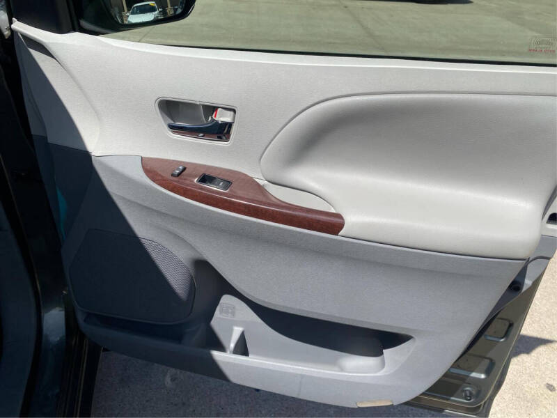 2012 Toyota Sienna