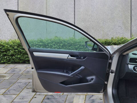 2012 Volkswagen Passat SE PZEV