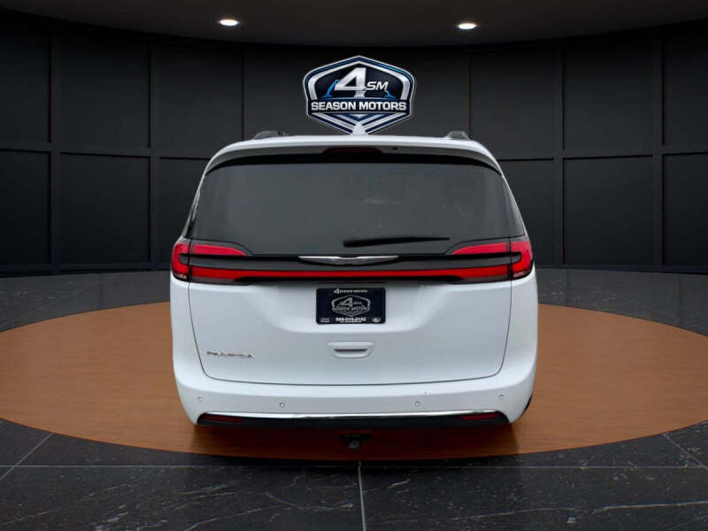 2022 Chrysler Pacifica Touring L