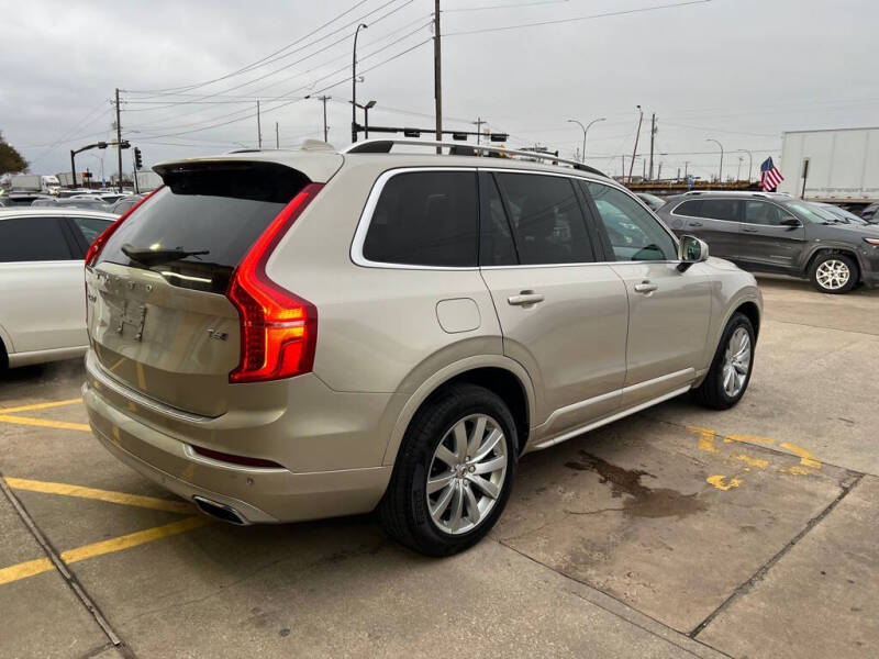 2016 Volvo XC90 T6 Momentum