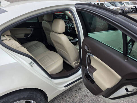 2013 Buick Regal Premium 1