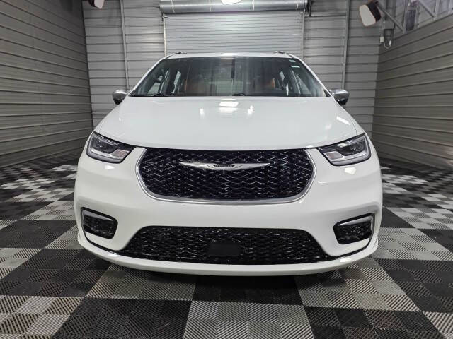 2025 Chrysler Pacifica Plug-In Hybrid Pinnacle