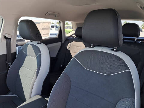 2026 Volkswagen Taos SE