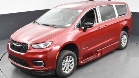 2024 Chrysler Pacifica Touring L