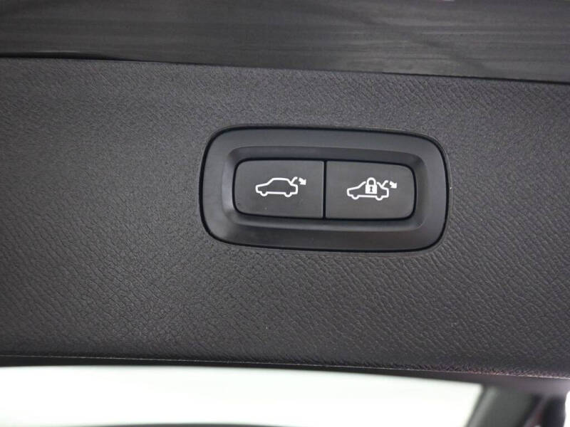 2021 Volvo XC90 T6 Inscription 6-Passenger