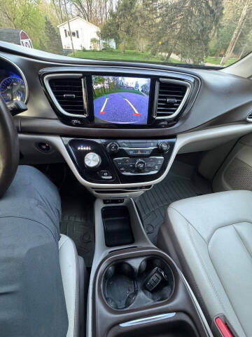 2017 Chrysler Pacifica Touring-L