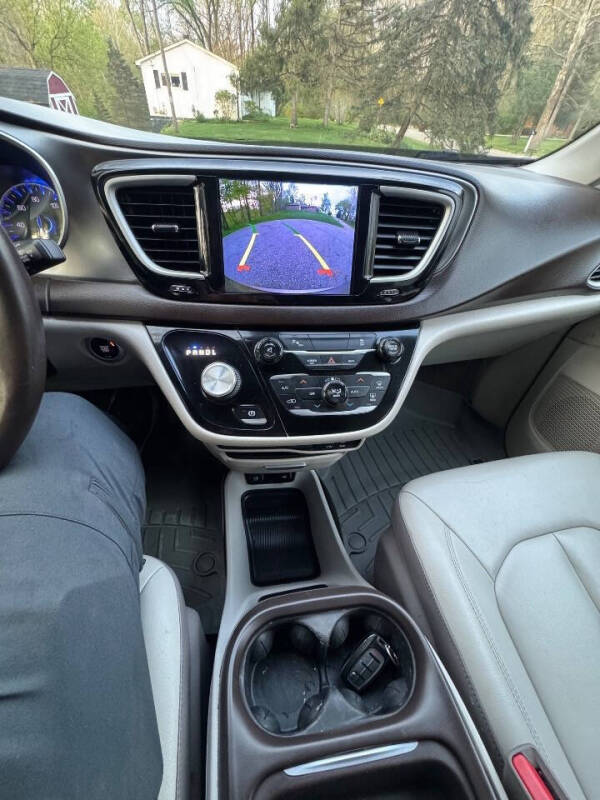 2017 Chrysler Pacifica Touring-L